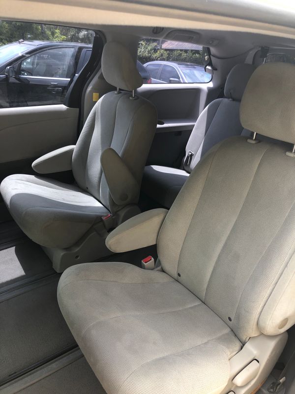 Thumbnail 5 of 2010 Toyota Sienna